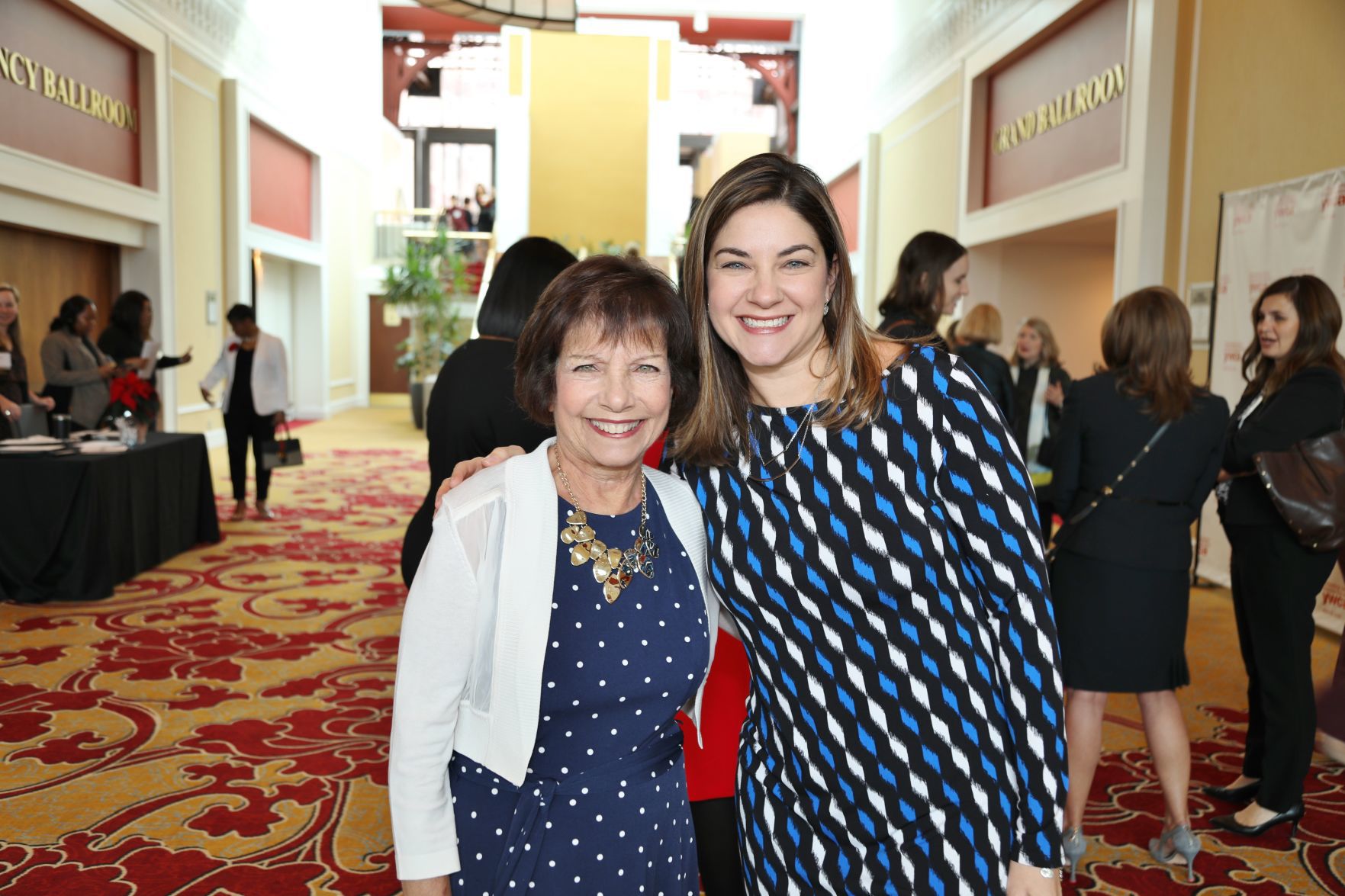 Roe Kowalczyk, Chrissy Lawrence